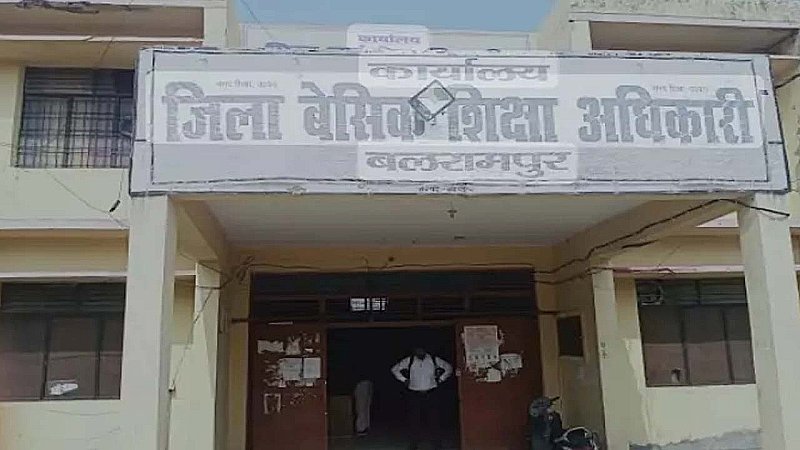 Balrampur News: एसटीएफ की नजर अब फर्जी शिक्षकों पर, जांच में सहयोग नहीं करने पर बलरामपुर बीएसए को नोटिस