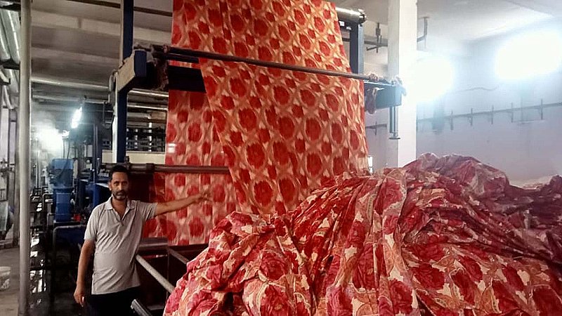 Hapur News: चाइनीज माल पर भारी पड़ रही स्वदेशी हापुड़ की बेडशीट, देश-विदेश में बढ़ रहा कारोबार, जानिए क्या है खासियत