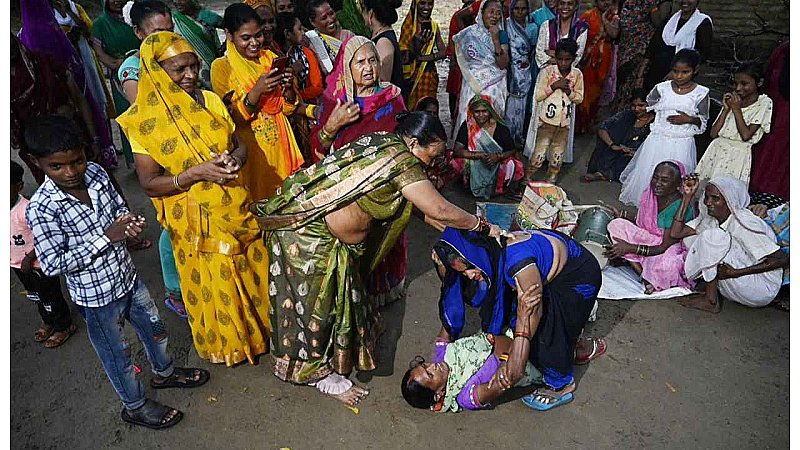 Lucknow News: महिलाओं की अनोखी कुश्ती ‘हापा’, पुरुषों के देखने पर मनाही