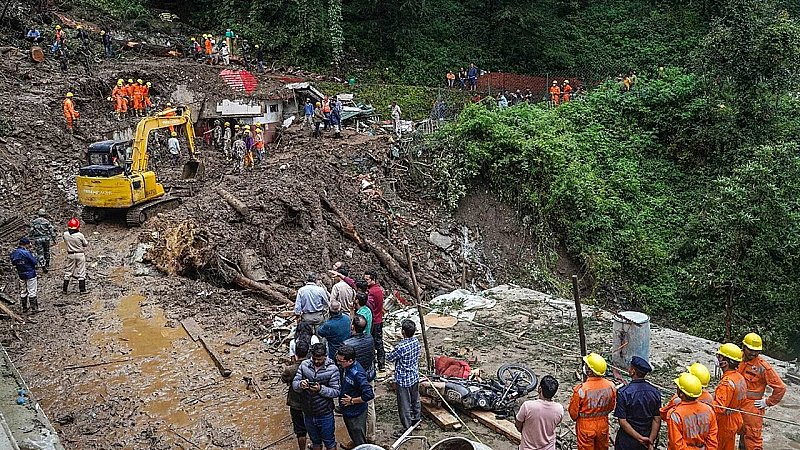 Himachal Rain Fall Alert: हिमाचल का भयानक वीडियो, कुदरत का कहर जारी, देखें सिर्फ 5 सेकंड में टूट गया पूरा पुल