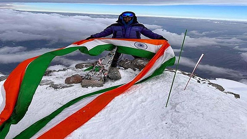 Hardoi News: देश की एक और सफलता, हरदोई के पर्वतारोही ने माउंट एवरेस्ट पर फहराया तिरंगा
