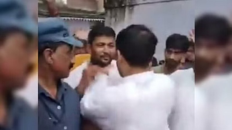 Bihar News: मंत्री तेज प्रताप ने युवक को कॉलर पकड़कर दिया धक्का, वायरल हुआ वीडिया तो बचाव में आए...