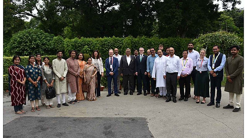 Varanasi News: ब्रिटेन के मंत्री लॉर्ड पार्किन्सन की अगुवाई में बीएचयू का दौरा, संभावित सहयोग को लेकर चर्चा