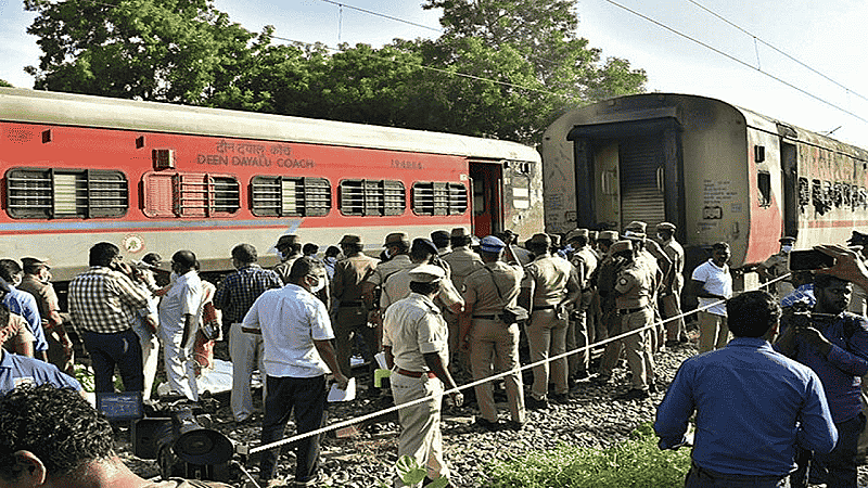 Madurai Train Fire: कोच के भीतर सिलेंडर जलाया गया था