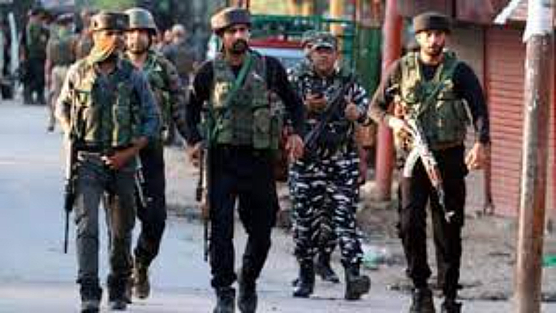 J&K News: जम्मू कश्मीर पुलिस को मिली बड़ी सफलता, महिला समेत दो आतंकी गिरफ्तार, खतरनाक हथियार और भारी मात्रा में कैश