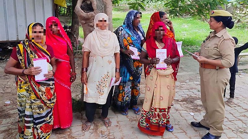 Bhadohi News: नारी के जीवन को न समझो बेकार, असल में समाज का यही है आधार