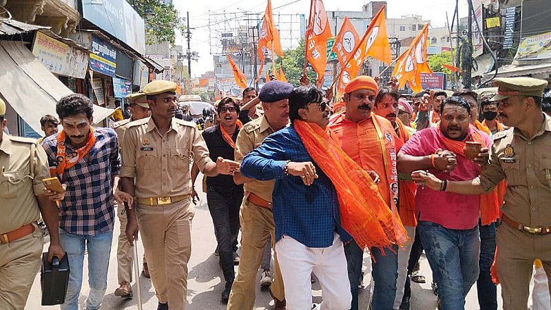 Varanasi News: शिवसैनिकों ने किया श्रृंगार गौरी की तरफ कूच, मचा हड़कंप, जानिए पूरा मामला
