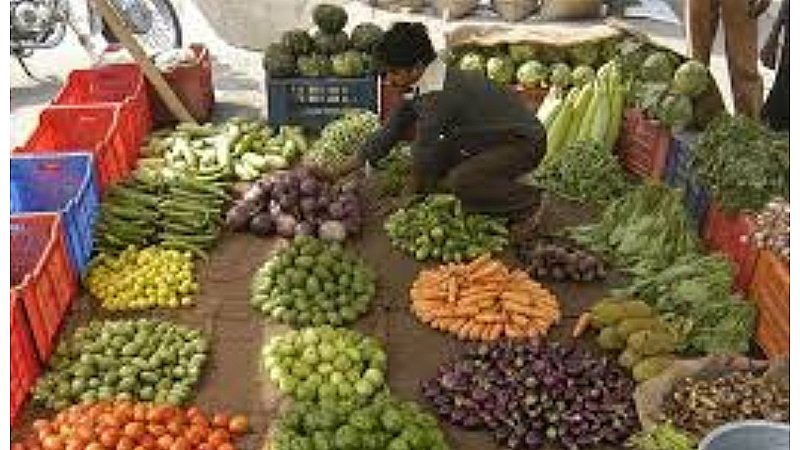 UP Vegetable Price Today: सूबे में सब्जी के भाव से लोग हुए बेहाल, आज भी राहत नहीं, जानें सब्जियों के नए रेट्स
