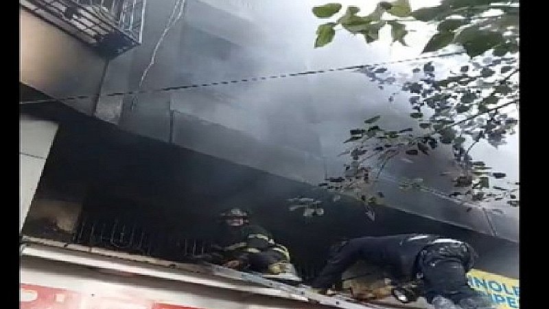Pune Fire: इलेक्ट्रिक हार्डवेयर शॉप में लगी भीषण आग, चार लोगों की मौत