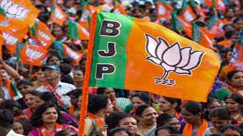 MP Politics: मध्य प्रदेश चुनाव में BJP लागू करेगी गुजरात वाला फार्मूला, बड़े पैमाने पर विधायकों के टिकट काटने की तैयारी