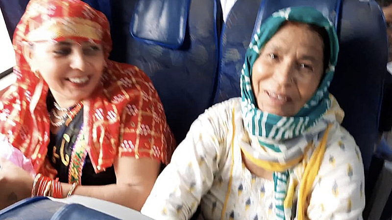 Meerut News: रक्षाबंधन पर रोडवेज बसो में फ्री यात्रा कर रही महिलाओं ने मुख्यमंत्री योगी को कहा-धन्यवाद