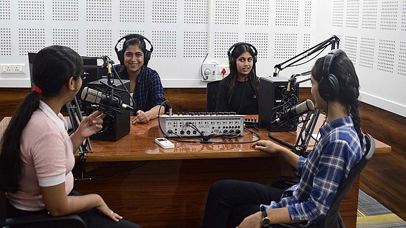 Meerut News: चौधरी चरण सिंह विश्वविद्यालय में कम्युनिटी रेडियो की स्थापना के लिए मिला लाइसेंस, छात्रों को मिलेगा फायदा
