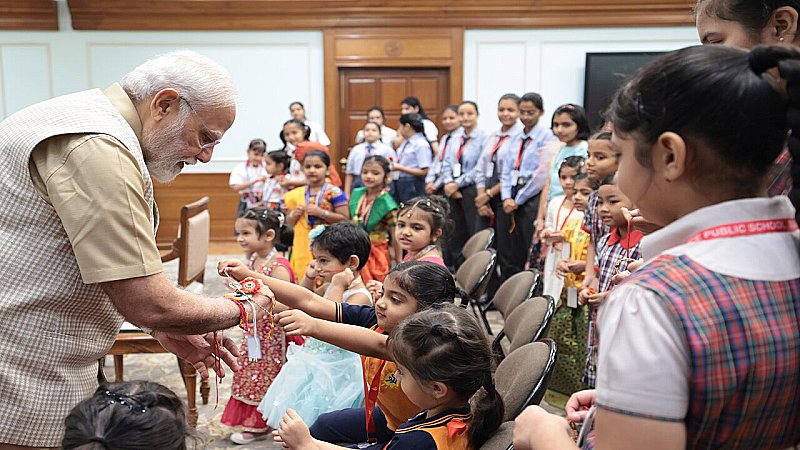 Raksha Bandhan 2023: बच्चों के साथ पीएम मोदी ने मनाया रक्षाबंधन, बेहतर भविष्य के लिए दिया आर्शीवाद