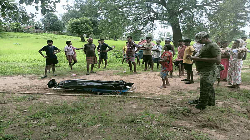 Chhattisgrah News: रक्षाबंधन मनाने गांव आए जवान की नक्सलियों ने कर दी हत्या, गांव के पास फेंका शव