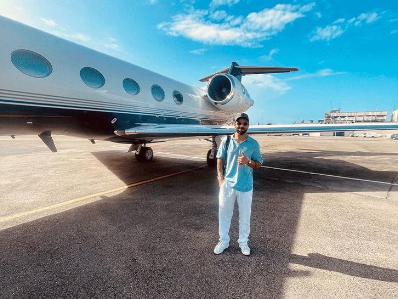 Virat Kohli travels in private jet, netizens react