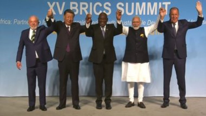PM Modi, Xi Jinping stand apart in BRICS group photo