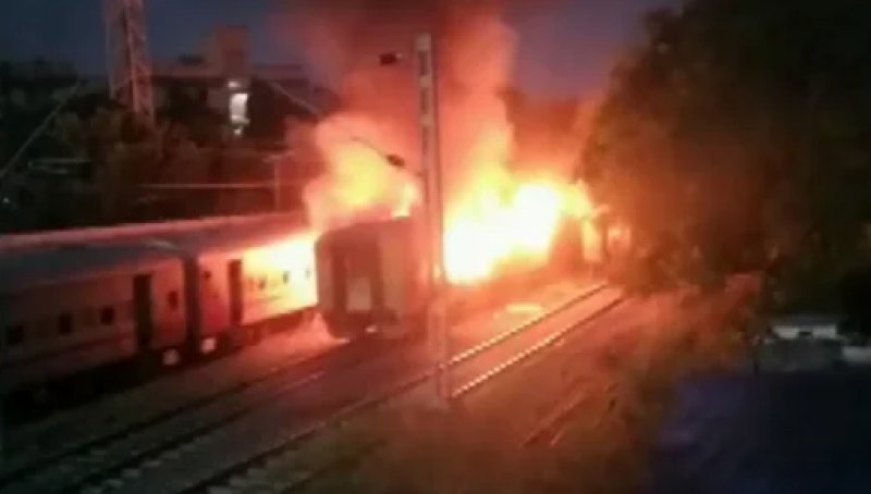 Ten from UP killed in fire in train