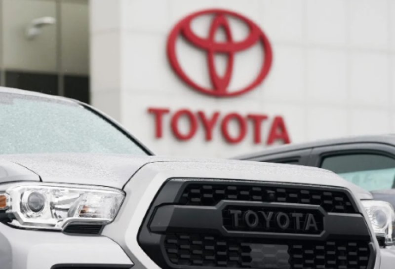 Toyota shuts down plants briefly