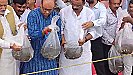 Varanasi News: गंगा में छोड़ी गईं एक लाख मछलियां, हर साल इस वजह से छोड़ी जाती हैं चिताला फिश 