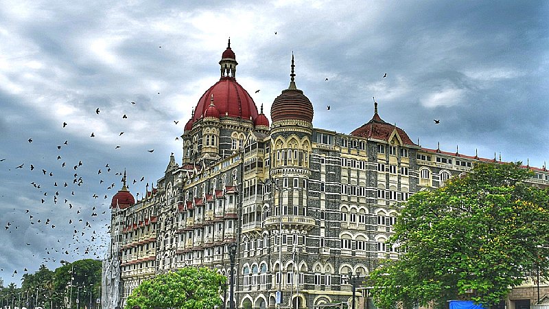 Mumbai News: मुंबई को फिर दहलाने की धमकी, फोन कर कहा दो पाकिस्तानी ताज होटल को उड़ा देंगे