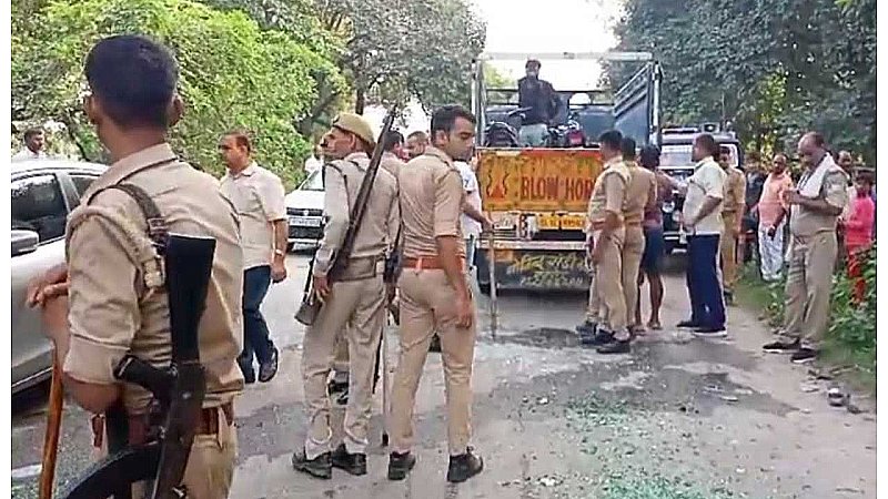 Sitapur News: सीतापुर में भीषण सड़क हादसा, तीन की मौत, तीन गम्भीर घायल