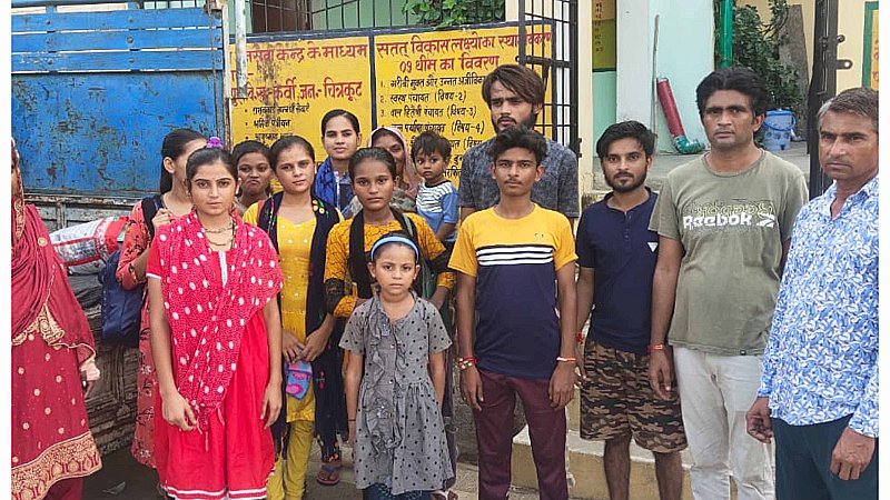 Chitrakoot News: 28 दिन बाद धर्मनगरी से पाकिस्तानी परिवार दिल्ली रवाना, 4 अगस्त को संग्रामपुर पहुंचे थे हिंदू परिवार