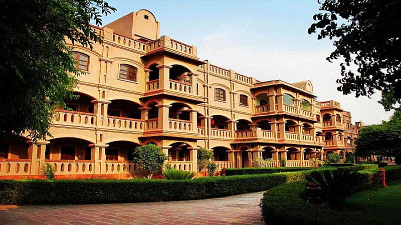 Famous Hotels in Mathura-Vrindavan: मथुरा-वृन्दावन के बेस्ट फाइव स्टार होटल्स, यहाँ रुककर देखिये पूरे शहर का खूबसूरत नज़ारा