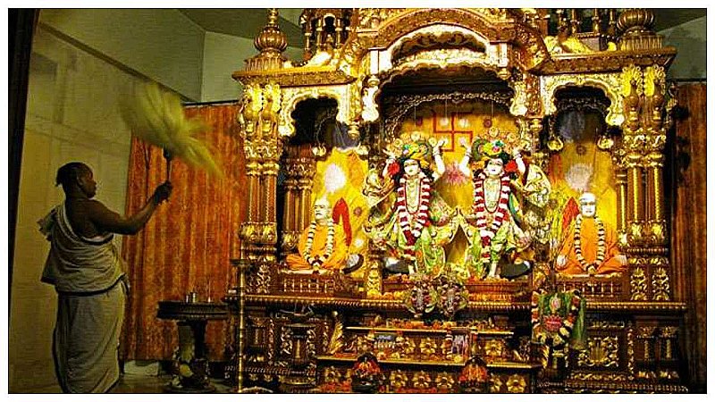 Gorakhpur Shri Krishna Temples: गोरखपुर के इन कृष्ण मंदिरों में धूमधाम से मनायी जाती है जन्माष्टमी, आप भी जरूर जाएँ
