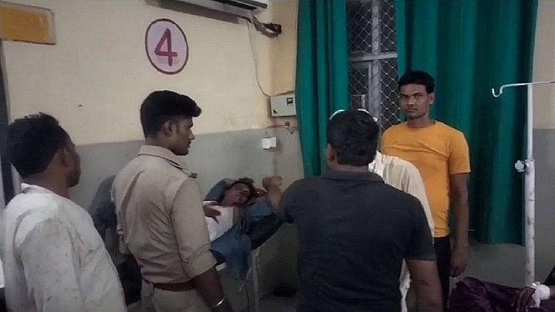Kannauj News: ससुराल पहुंचे युवक ने खेला खूनी–खेल‚ पत्नी‚ सास व साले पर हमला करने के बाद खुद दो मंजिला इमारत से कूदा