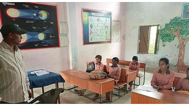 Lakhimpur Kheri News: पीएस लोहरीपुर की बदली सूरत, शिक्षकों का सामूहिक प्रयास बना मिसाल, मिली पहचान