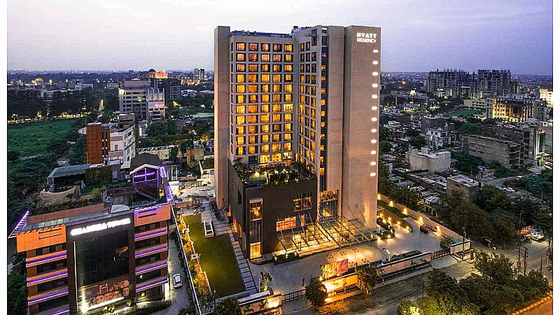 Lucknow Hotel Booking: लखनऊ में बहुत महंगा हुआ होटल रूम, होने वाले वनडे विश्वकप को लेकर दिखने लगा क्रेज