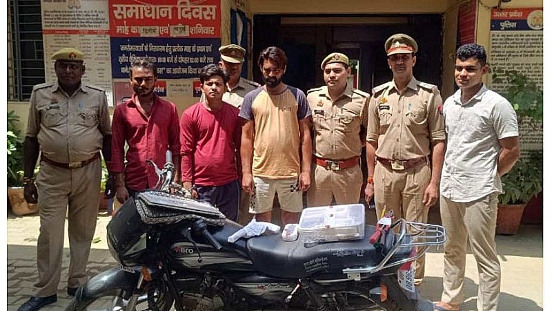Meerut News: चोर गैंग का भंडाफोड़, तीन सदस्य गिरफ्तार, लाखों रुपए मूल्य के सोने चांदी के जेवर और नकदी बरामद