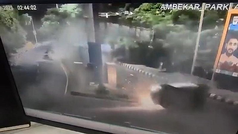 Lucknow Car Accident: लखनऊ में भयंकर कार एक्सीडेंट, 6 बार पलटी गाड़ी, वायरल हो रहा खौफनाक वीडियो