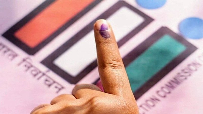 Ghosi Bypoll 2023: घोसी विधानसभा उपचुनाव के लिए निर्वाचन आयोग की तैयारियां पूरी, कल होगा मतदान