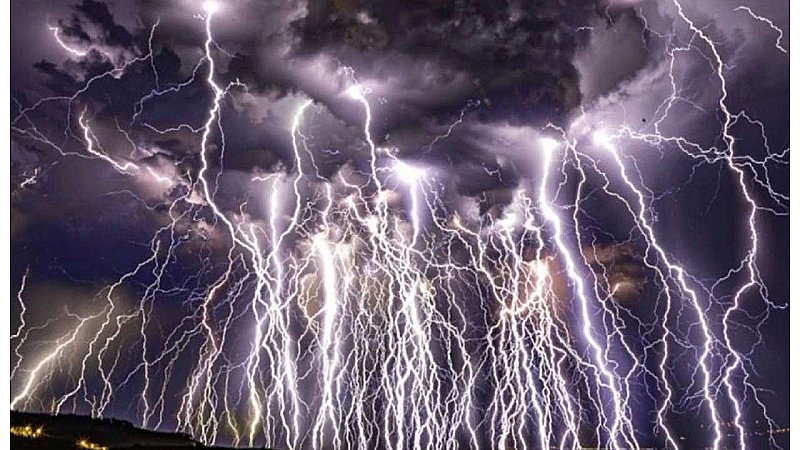 Odisha News: ओडिशा में आसमान से बरपा कहर! 2 घंटे में 61000 बार गिरी आकाशीय बिजली, 12 लोगों की मौत