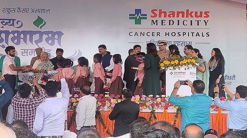 Sant Kabir Nagar News: राज्यपाल ने किया सहायक अध्यापिका को सम्मानित, इस हॉस्पिटल का किया शुभारंभ