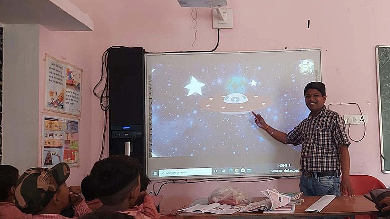 Jhansi News: टीचर्स-डे स्पेशलः प्राइवेट स्कूलों को मात दे रहा ढिकौली का सरकारी स्कूल, जानिए कैसे बदली तस्वीर