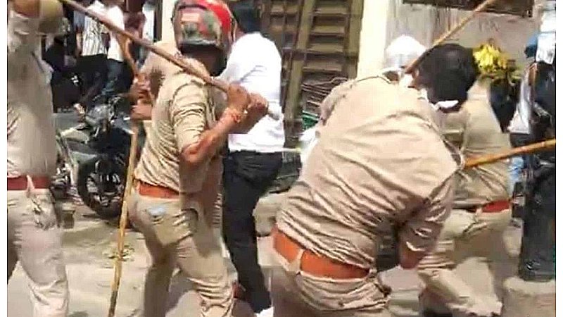 Hapur News: अधिवक्ताओं पर लाठीचार्ज का मामला, 51 पुलिकर्मियों पर मुकदमा दर्ज